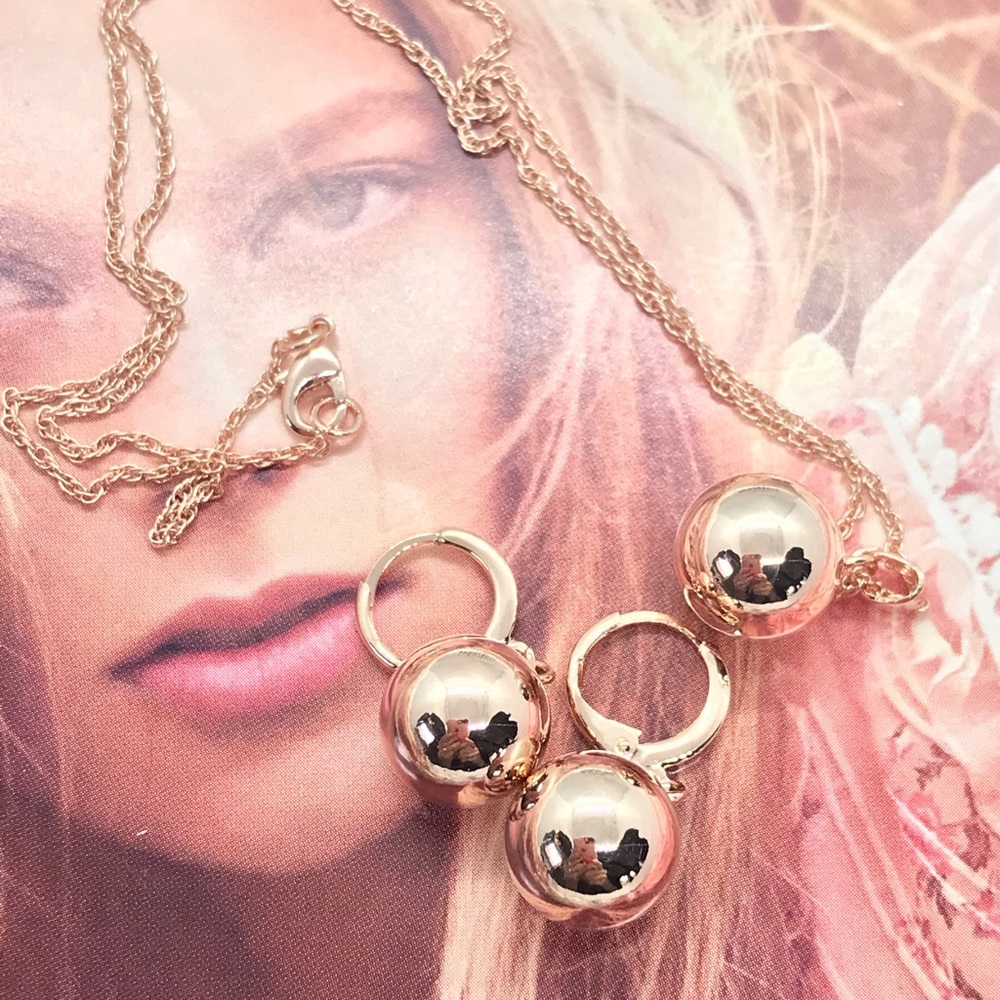 Gold Plated Set Earrings and Necklace - Picture 3 of 5